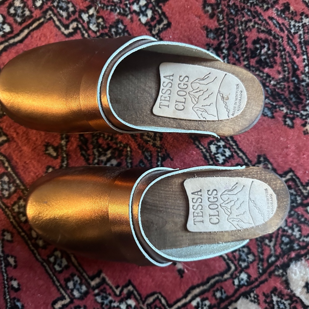 Rose gold Tessa clogs